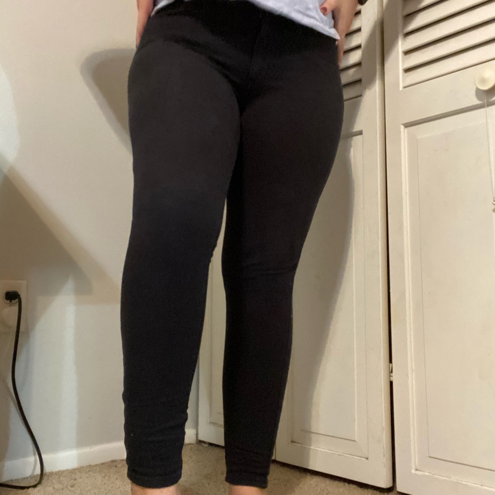 Super cute black American Eagle jeggings!